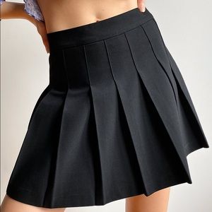 Aritzia Sunday Best Olive Skirt // Size 4